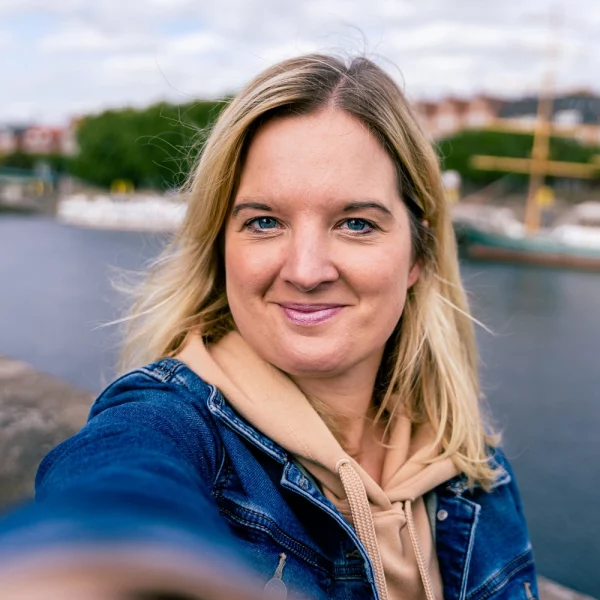 Teamfoto von Julia Jäkel im Selfie-Stil